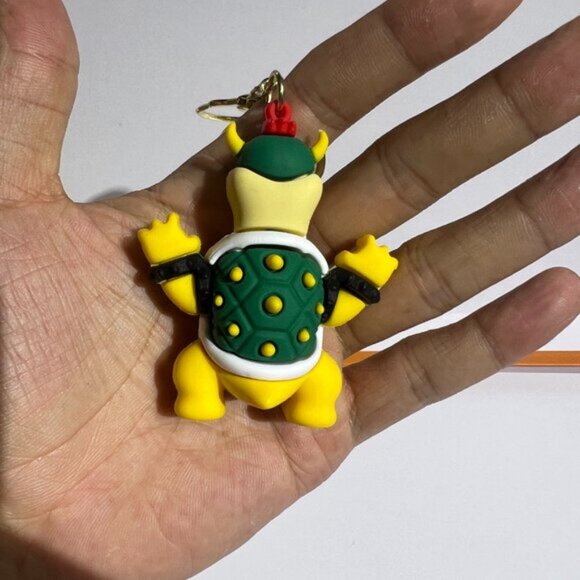Mario - Little Fire Dragon keychain - Picture 3 of 5